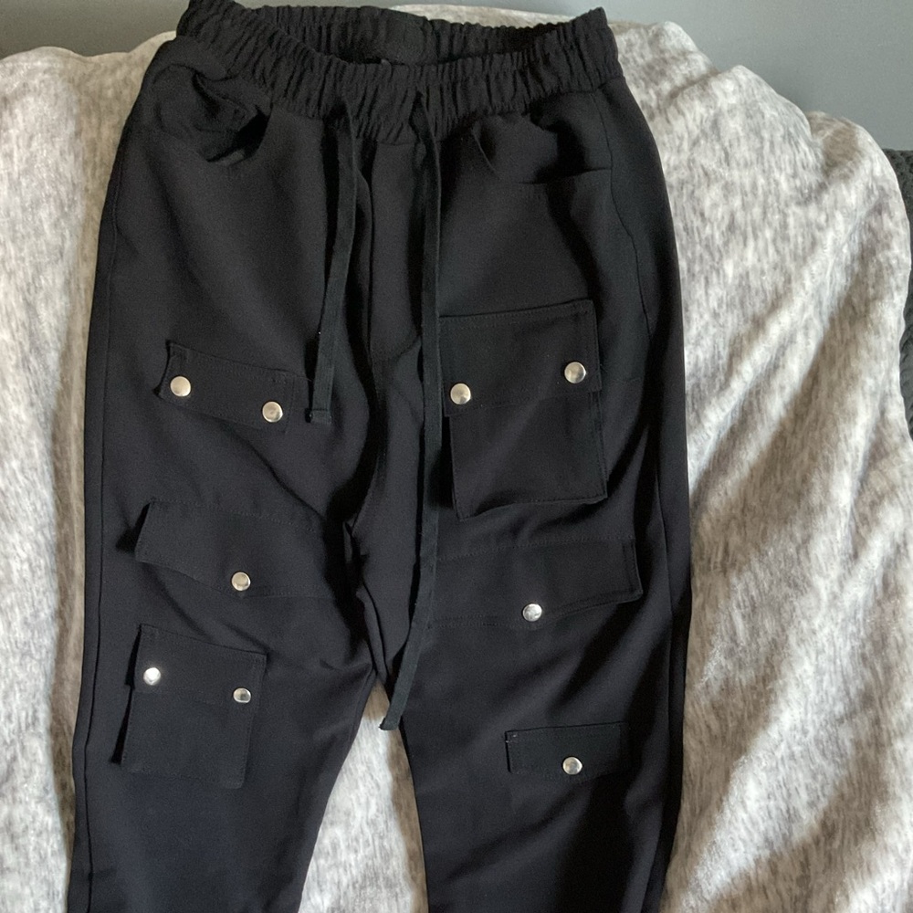 Men's Sleek Black Cargo Pants with Pockets